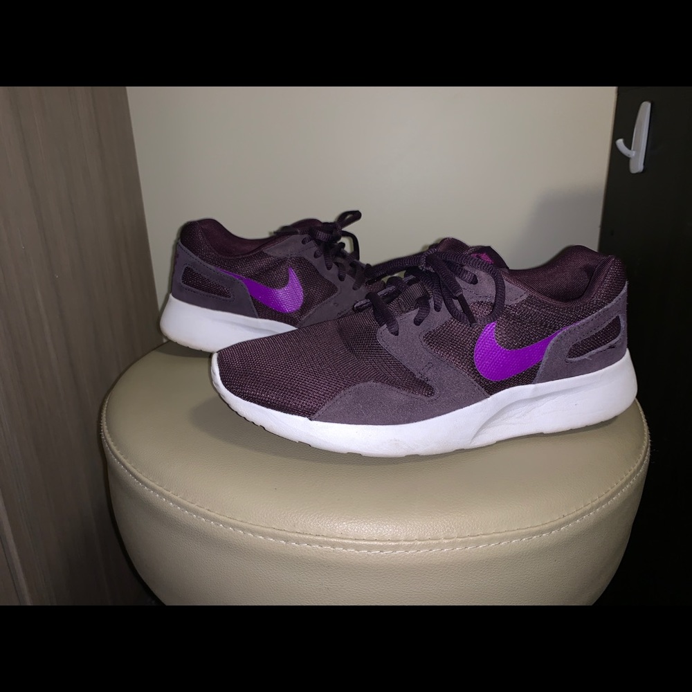 Women’s Nike Purple Roches